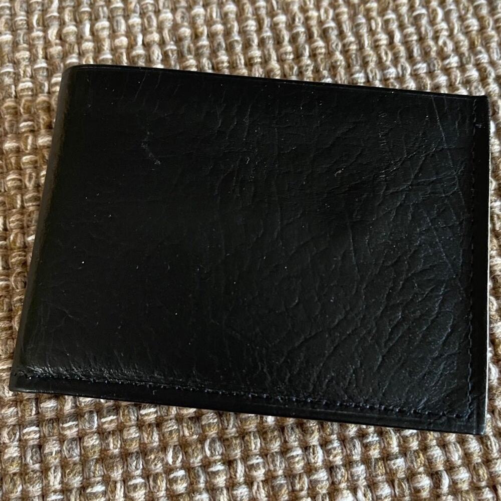 vintage Amity mens bifold wallet black cowhide leather. Like new